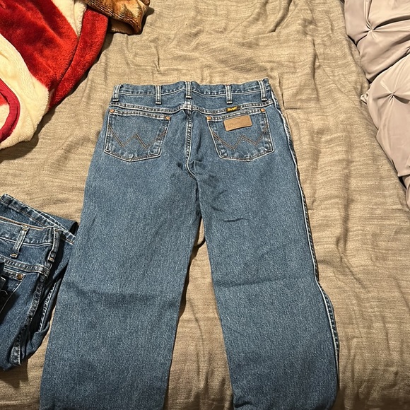 Doesn’t not fit me, Brand new 31x32 wrangler jeans - Picture 3 of 3